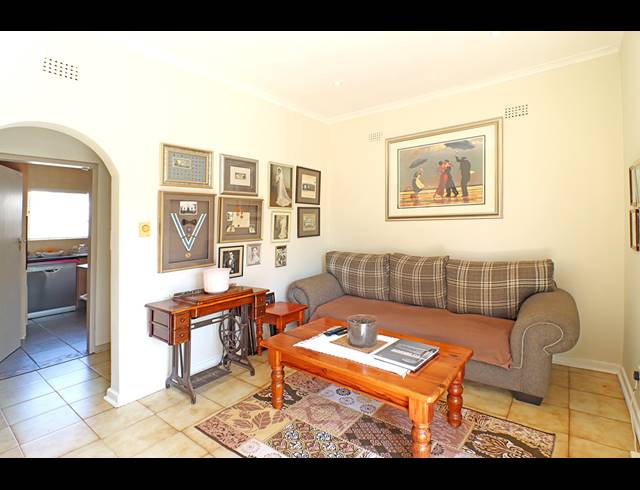 4 BEDROOM FREEHOLD FOR SALE IN GLENHAZEL
